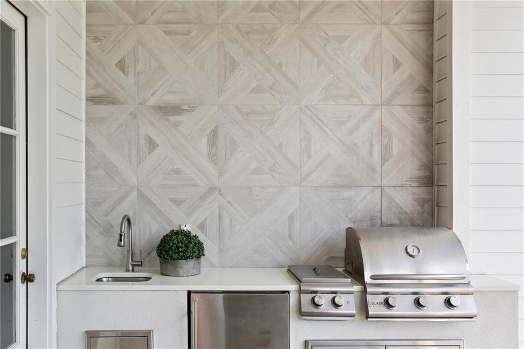 6838 CANAL Boulevard