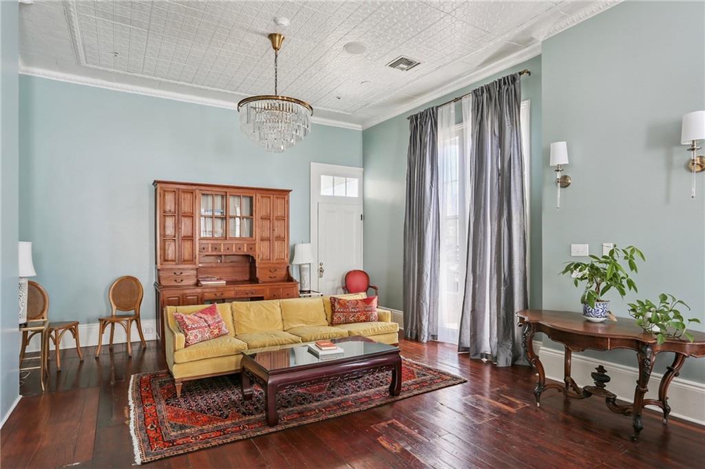 3607 MAGAZINE Street