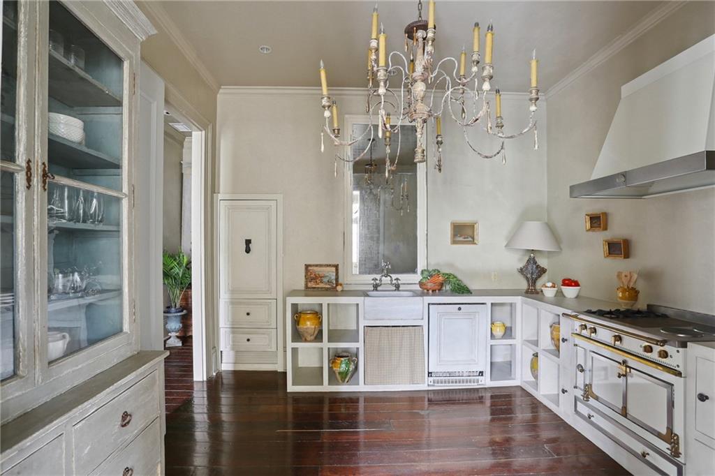 525 ST. LOUIS Street