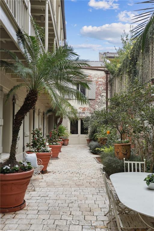 525 ST. LOUIS Street