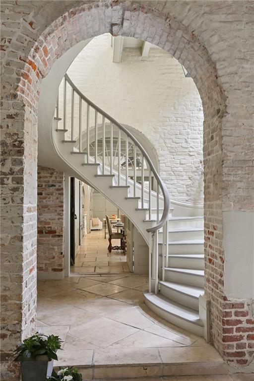 525 ST. LOUIS Street