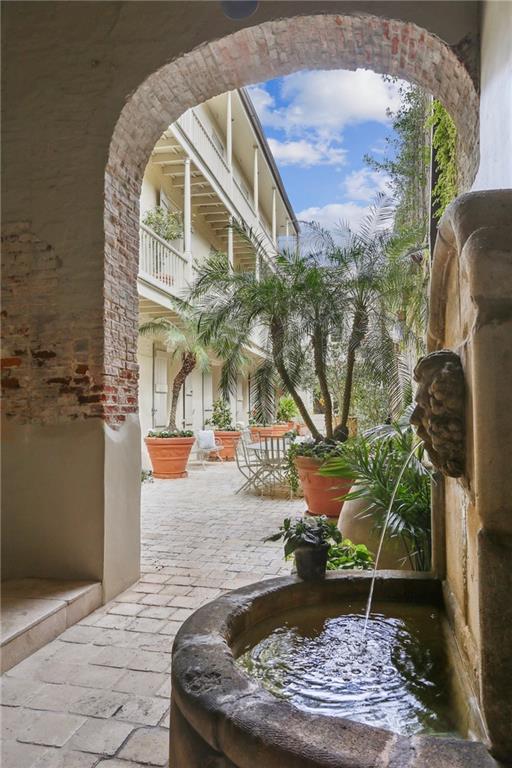 525 ST. LOUIS Street