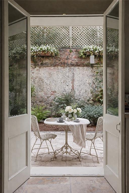 525 ST. LOUIS Street