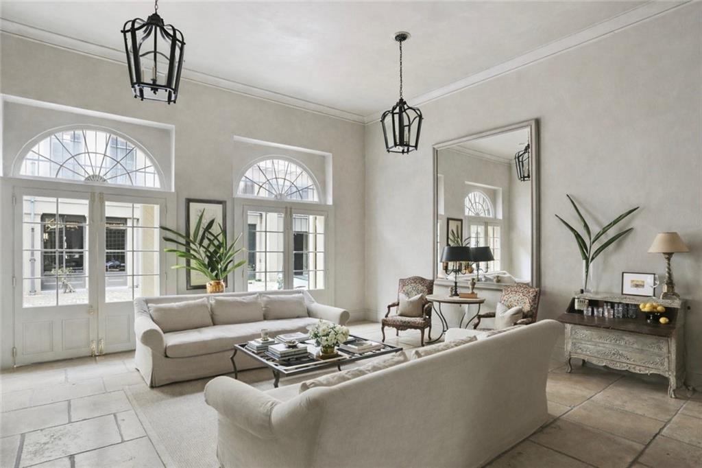 525 ST. LOUIS Street