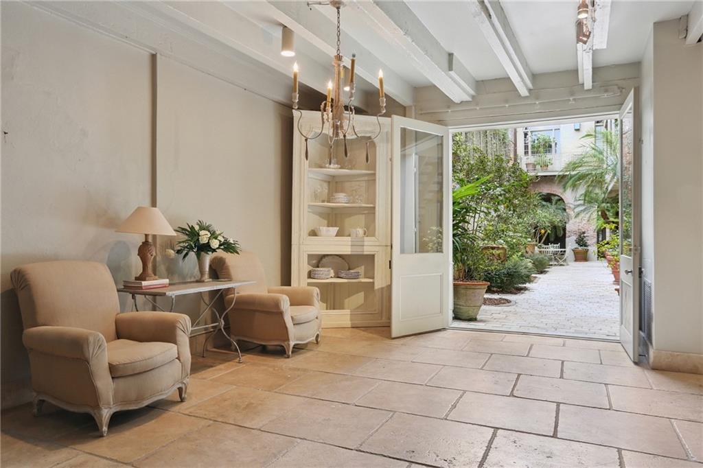 525 ST. LOUIS Street