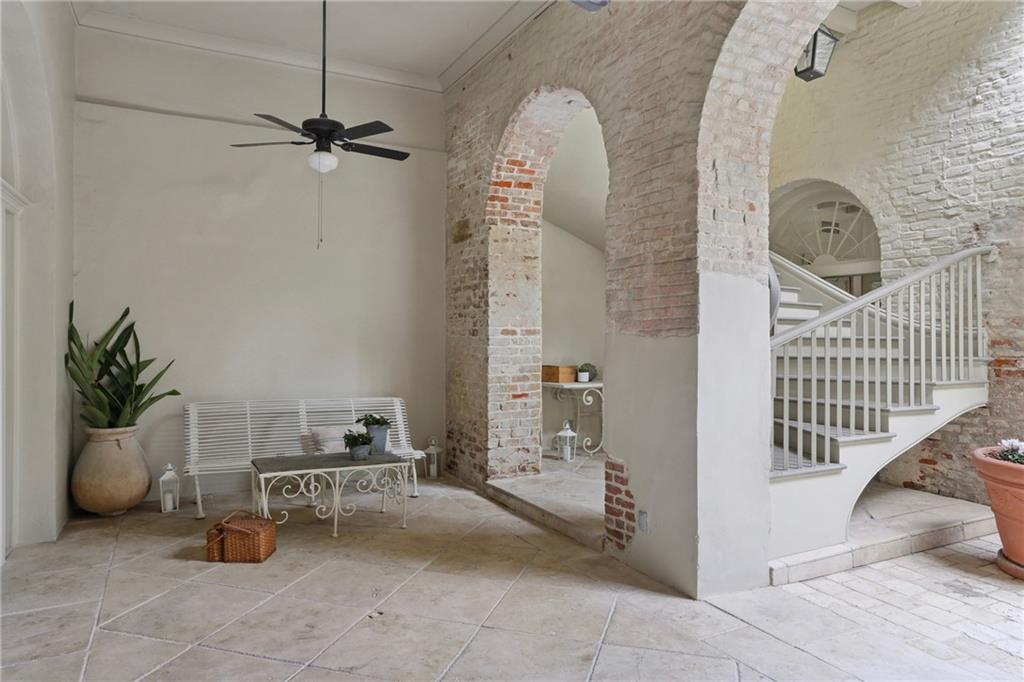 525 ST. LOUIS Street