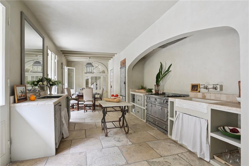 525 ST. LOUIS Street