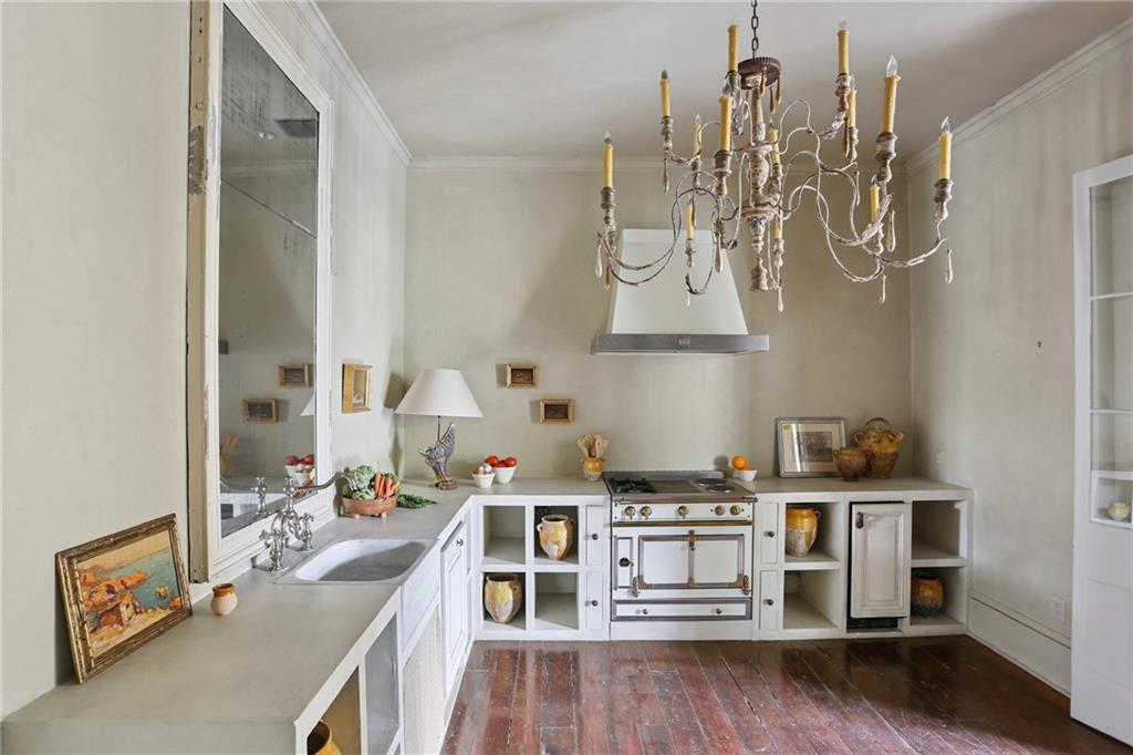 525 ST. LOUIS Street