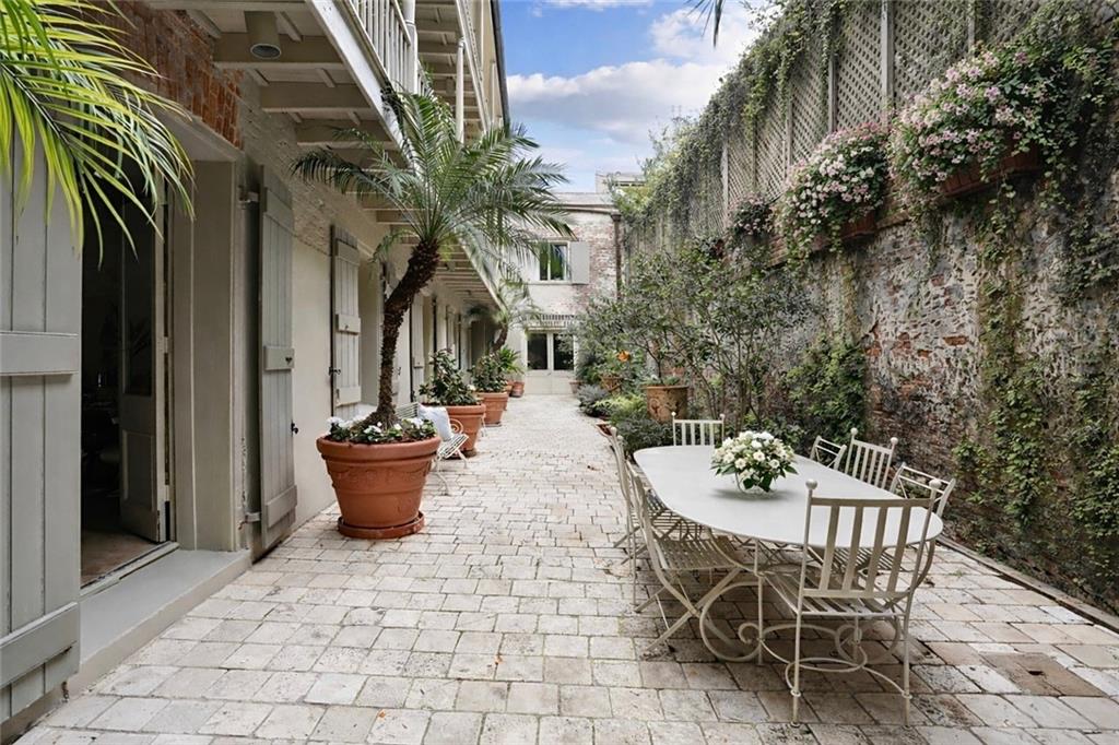 525 ST. LOUIS Street