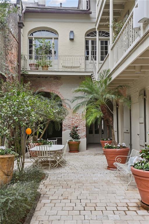 525 ST. LOUIS Street