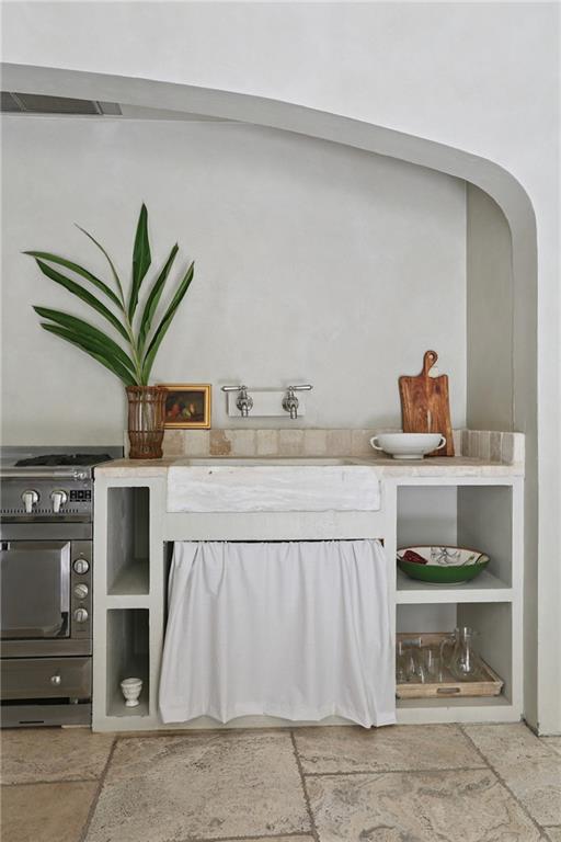 525 ST. LOUIS Street