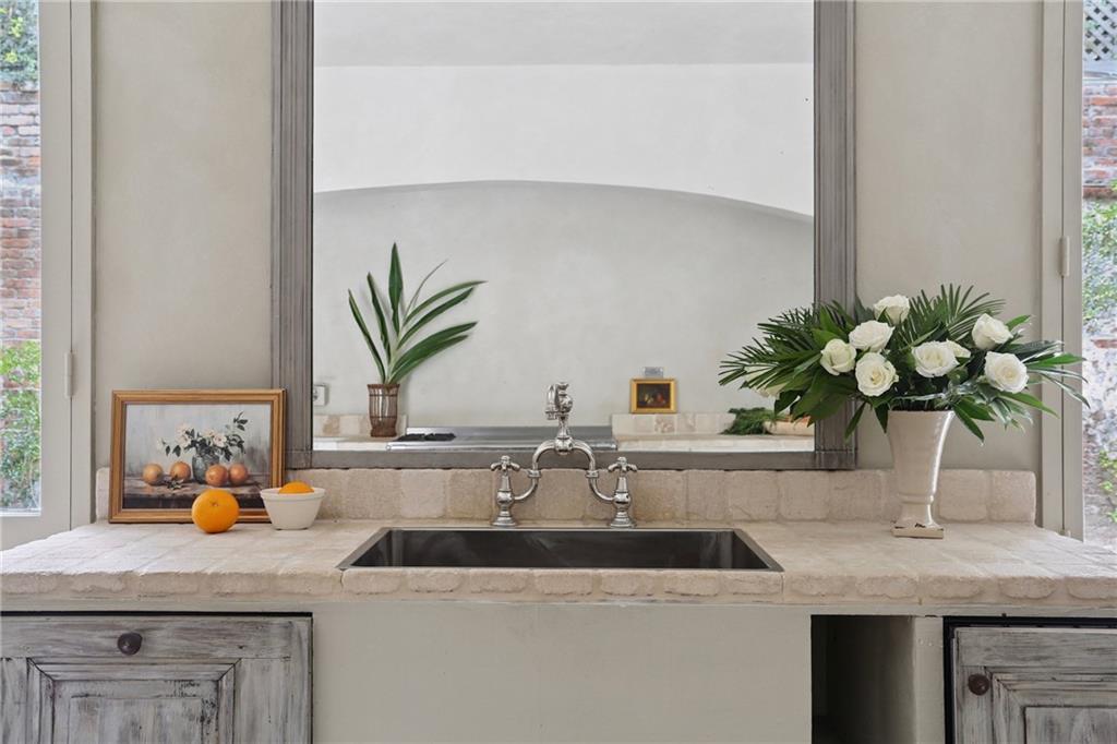 525 ST. LOUIS Street