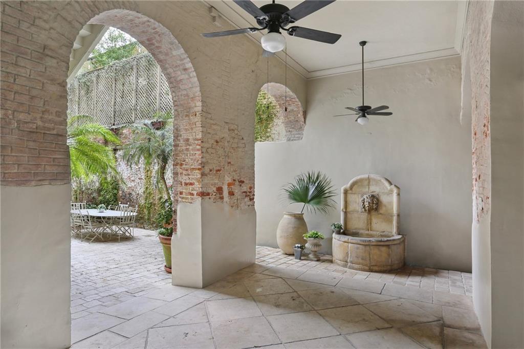 525 ST. LOUIS Street