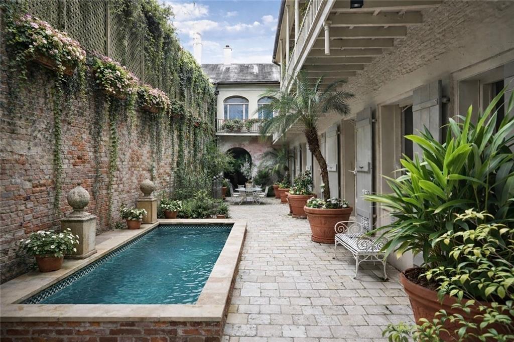 525 ST. LOUIS Street