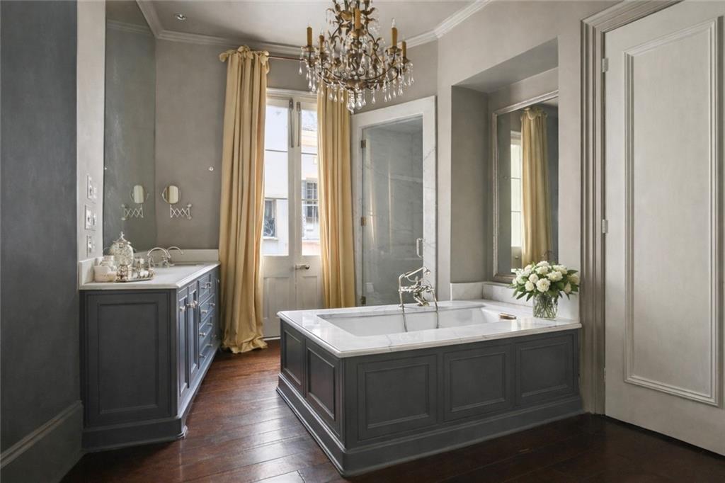 525 ST. LOUIS Street