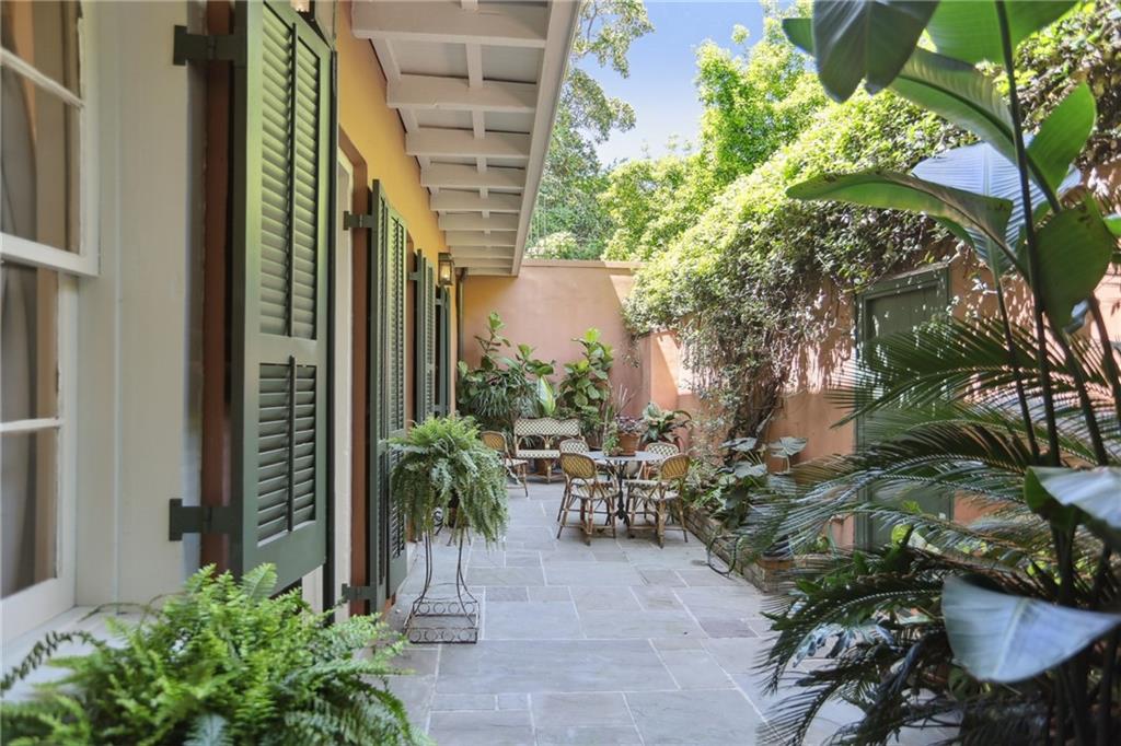 1130-1138 CHARTRES Street