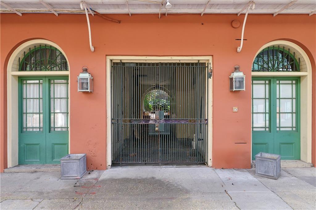 1130-1138 CHARTRES Street