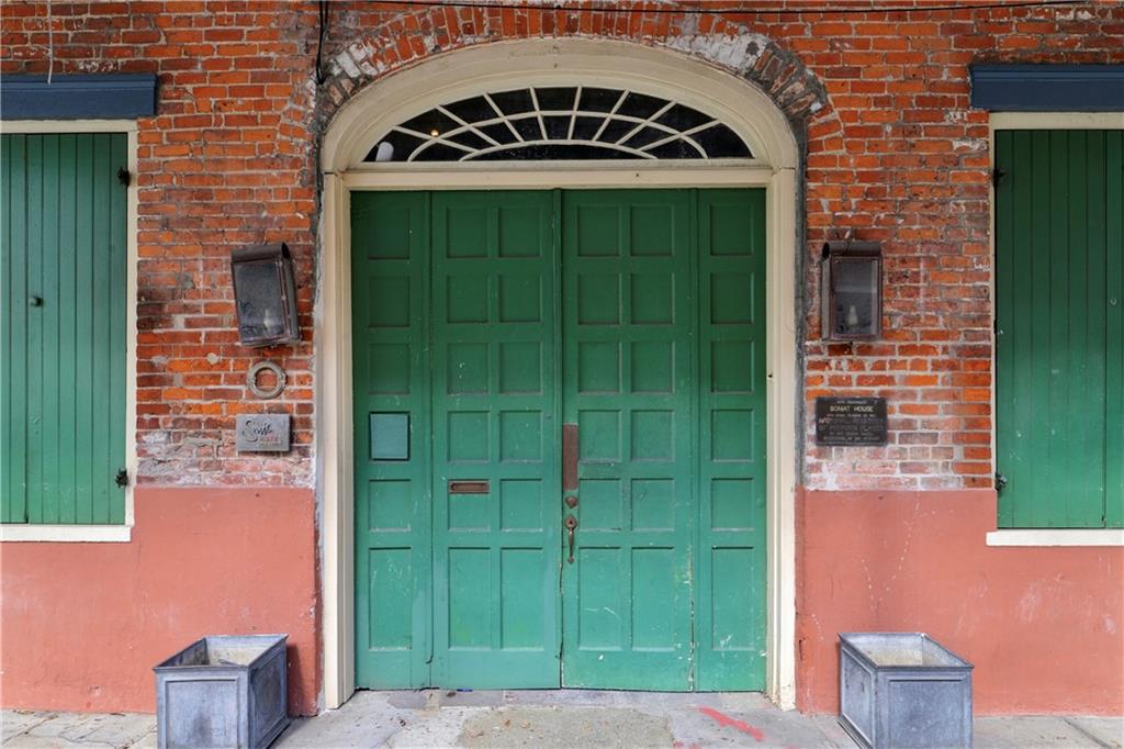 1130-1138 CHARTRES Street