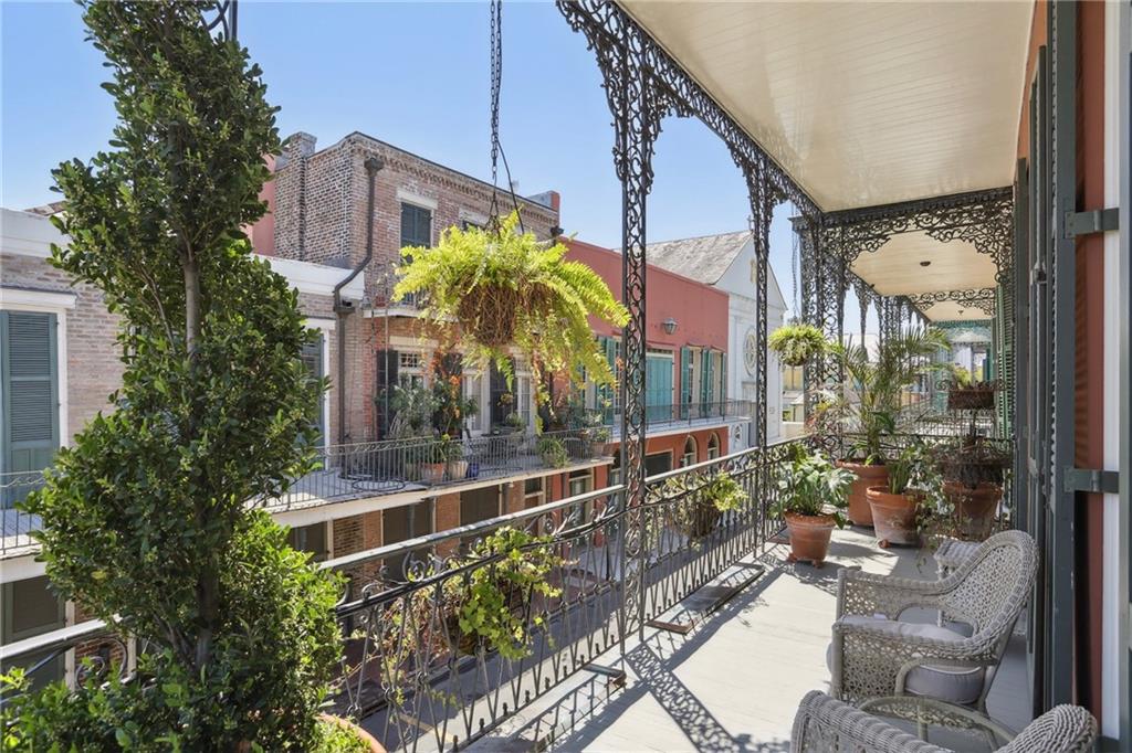 1130-1138 CHARTRES Street