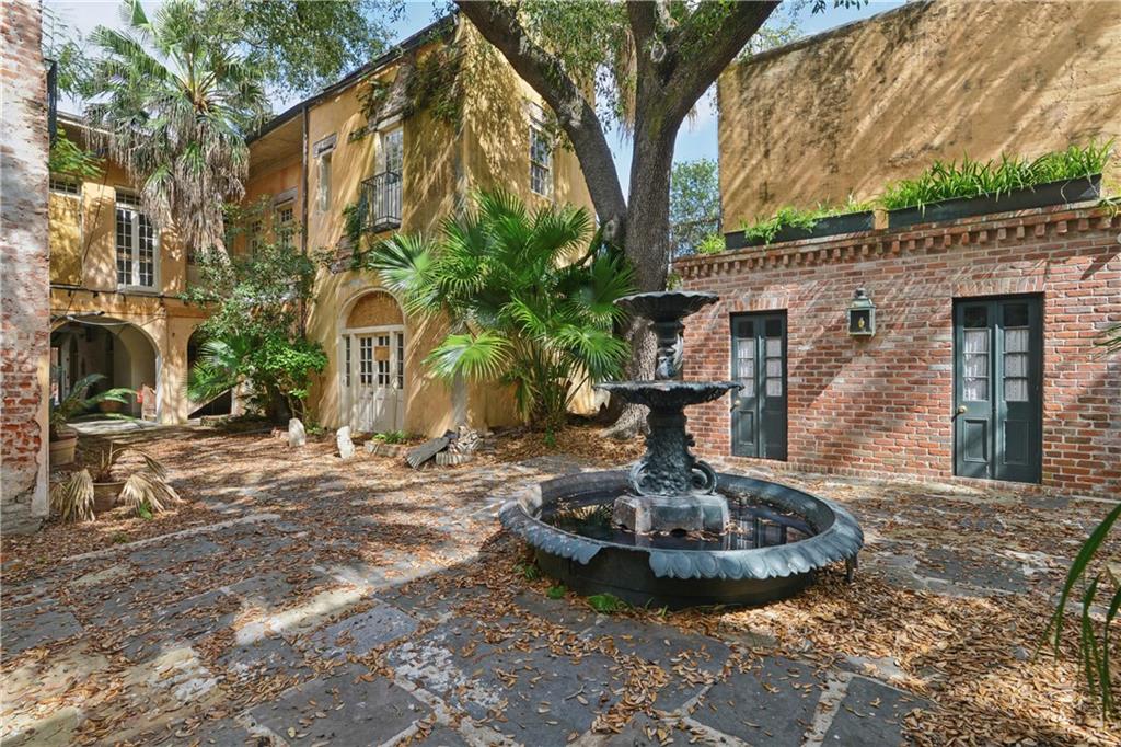 1130-1138 CHARTRES Street