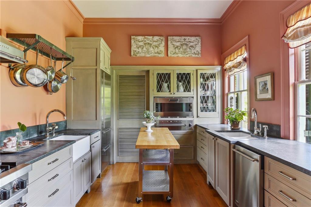 1130-1138 CHARTRES Street