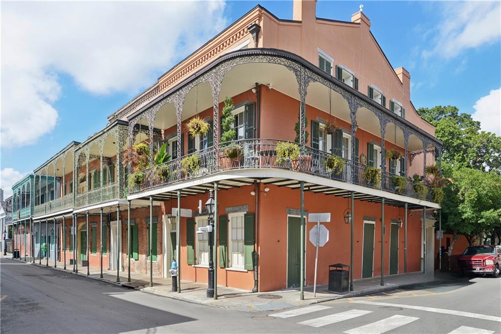 1130-1138 CHARTRES Street