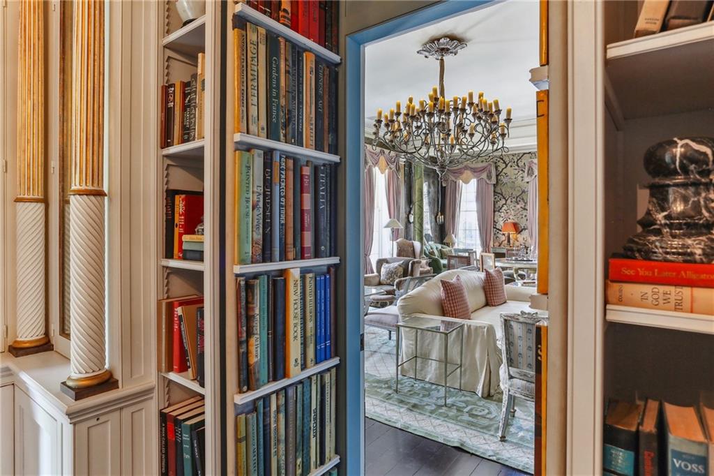 1130-1138 CHARTRES Street