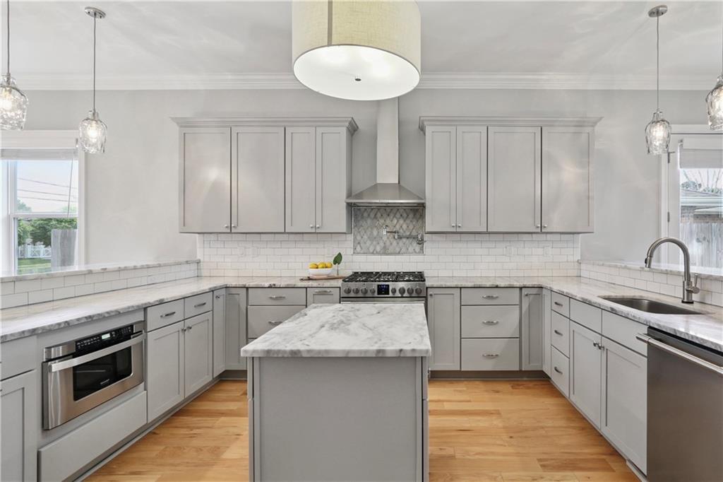 1504 CARNATION Avenue