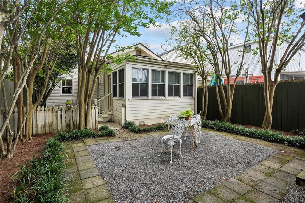 721 CONSTANTINOPLE Street