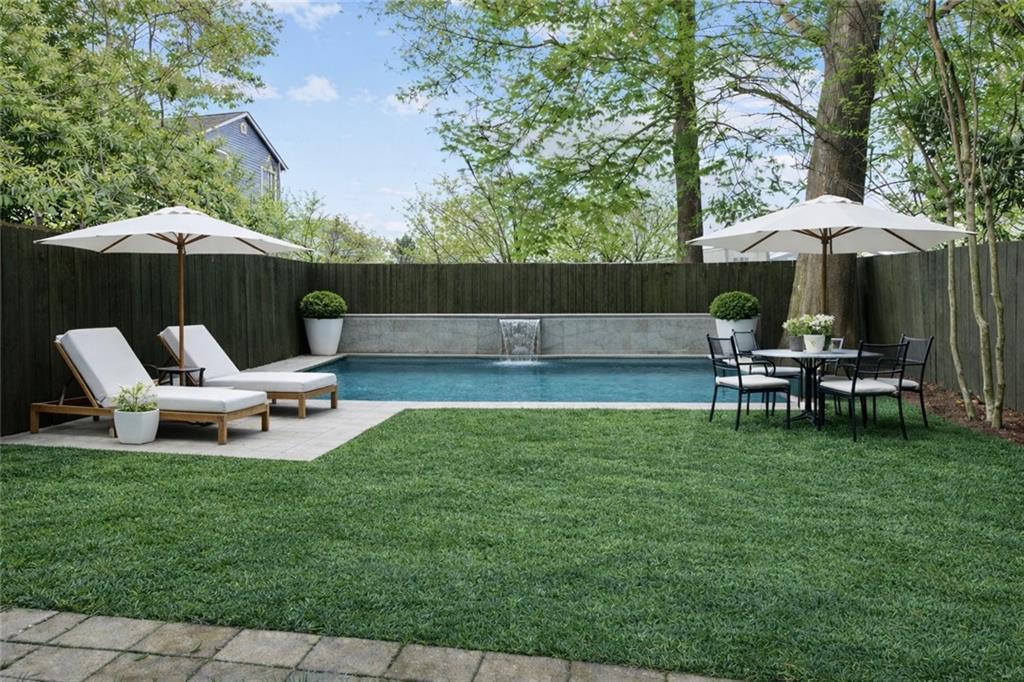 721 CONSTANTINOPLE Street