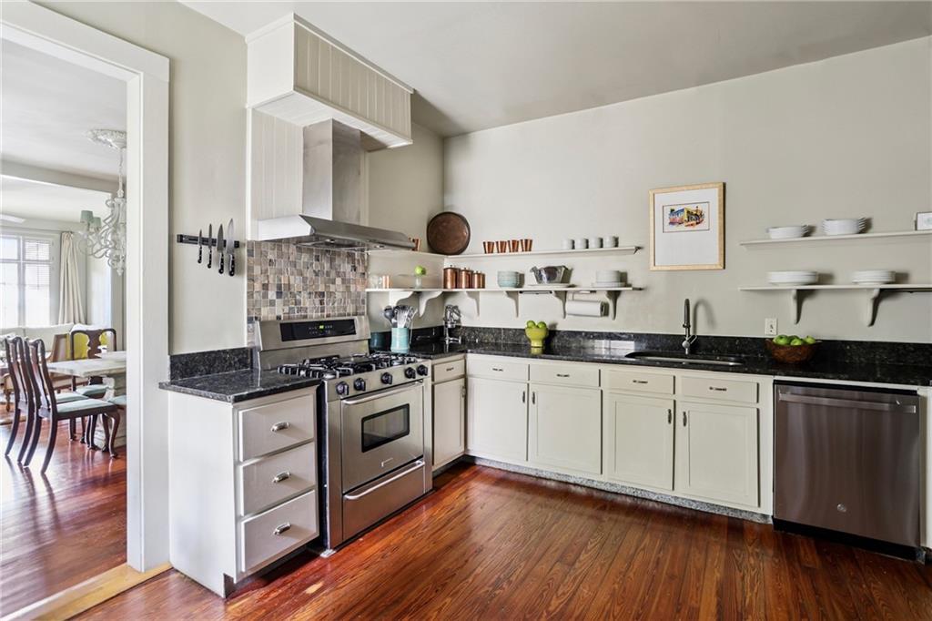 721 CONSTANTINOPLE Street