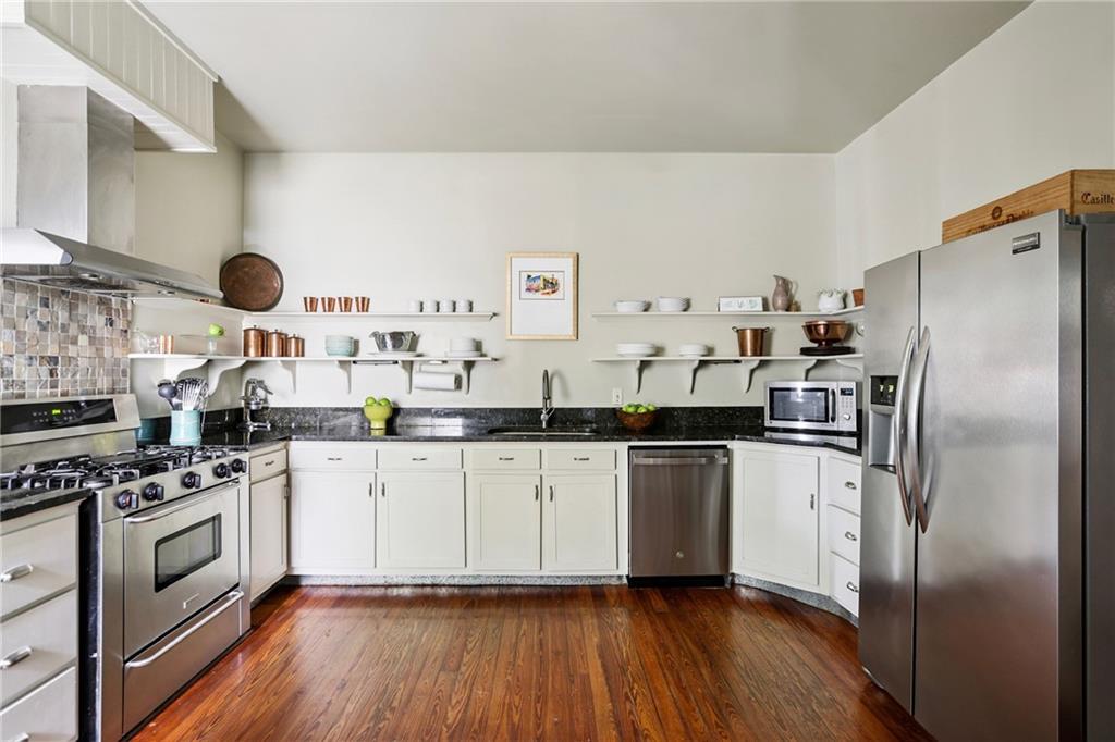 721 CONSTANTINOPLE Street