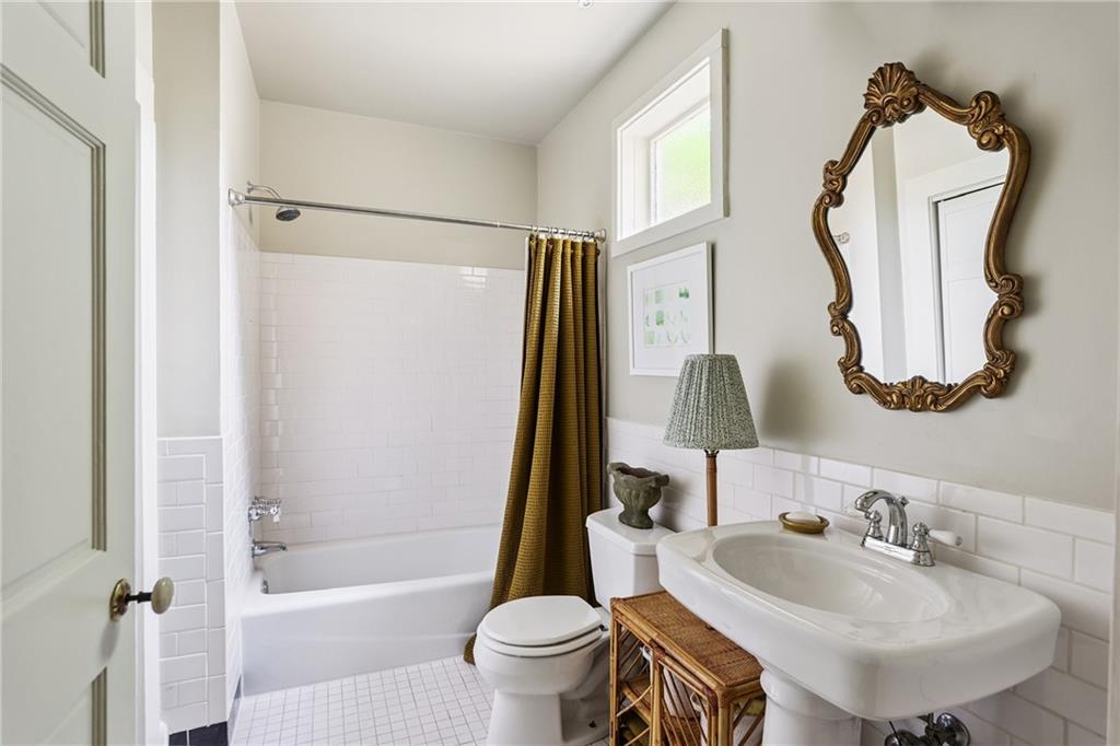 721 CONSTANTINOPLE Street