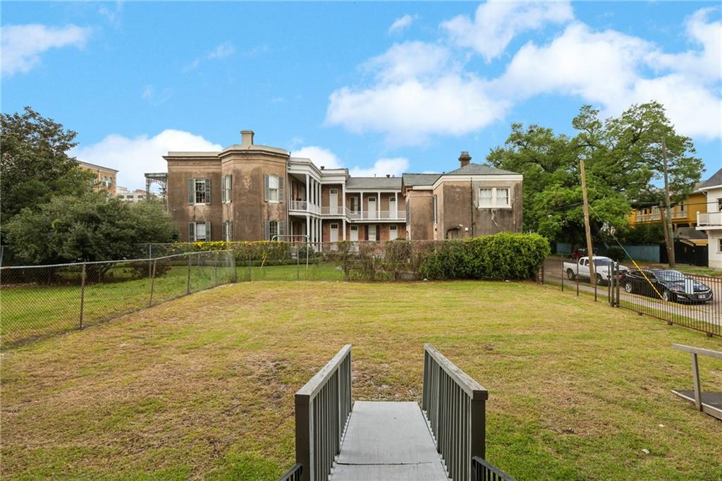 2003-2005 CARONDELET Street