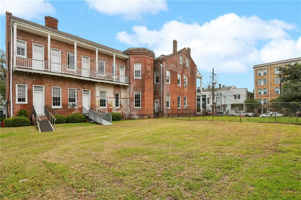 2003 CARONDELET Street