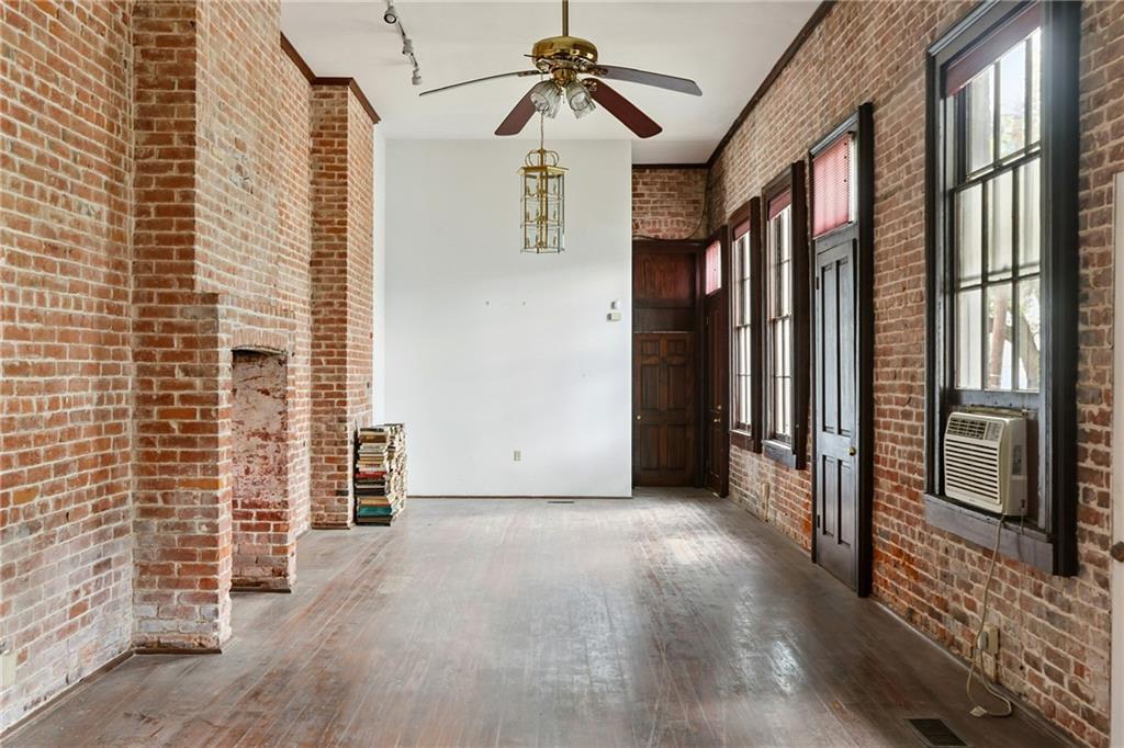 2003 CARONDELET Street