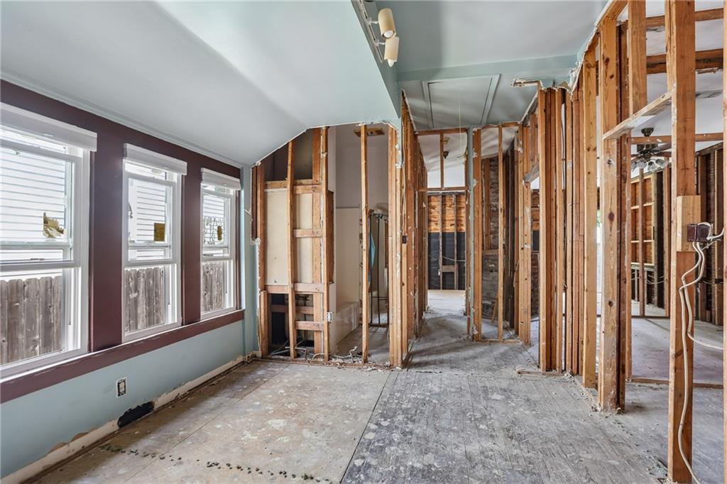 917 DUFOSSAT Street