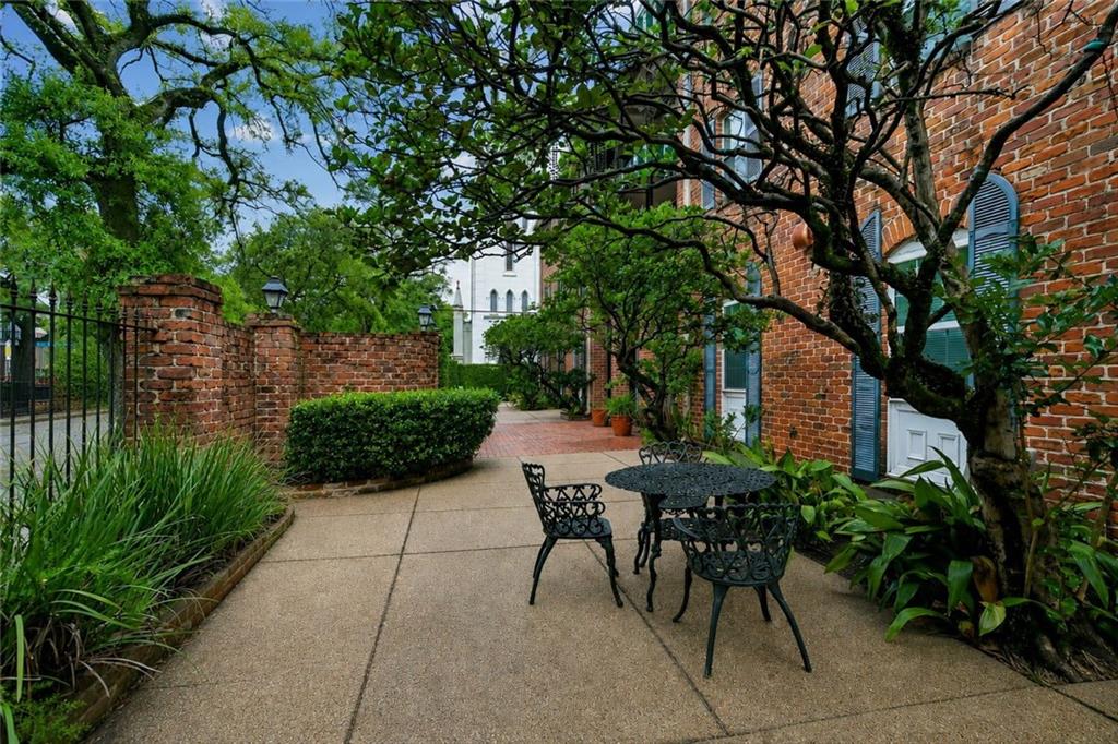 2855 ST CHARLES Avenue 306