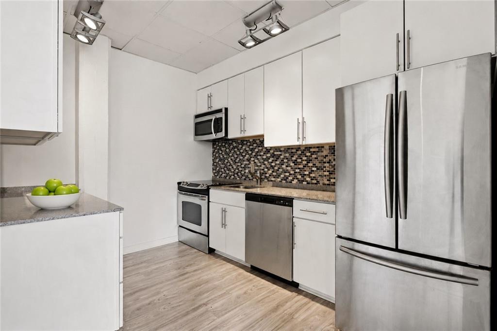835 JULIA Street 18