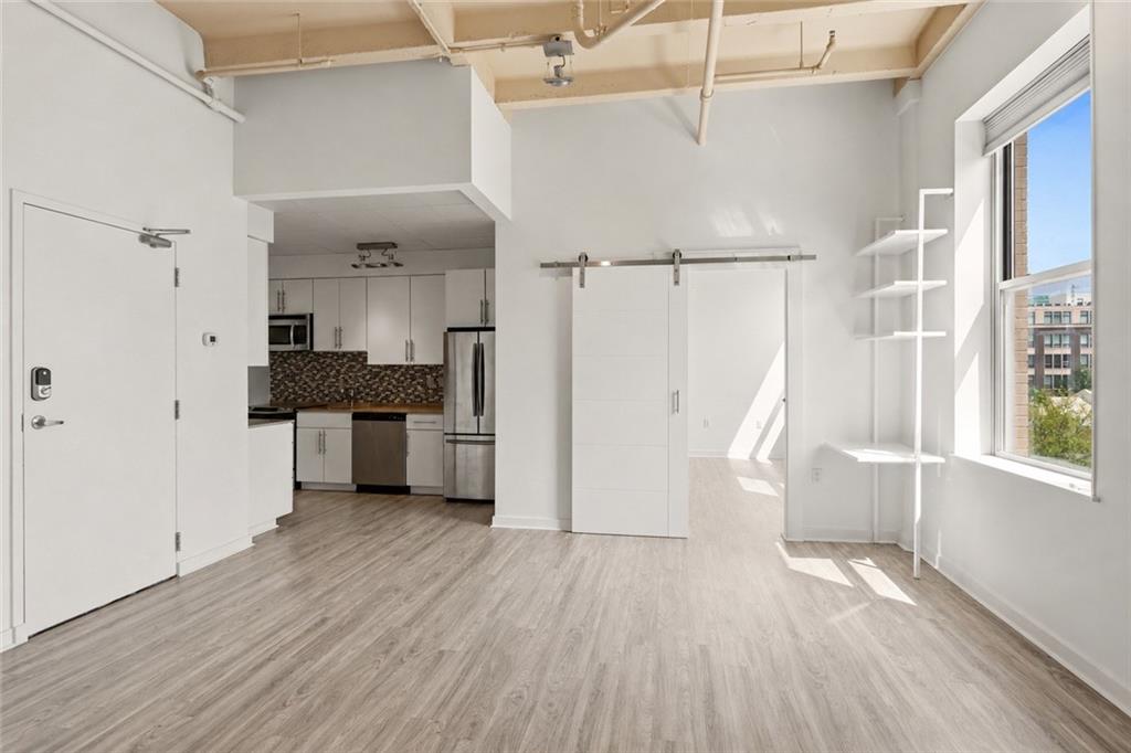 835 JULIA Street 18