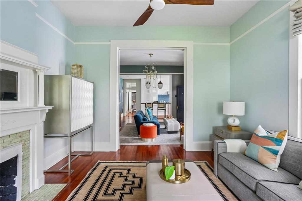 809 EXPOSITION Street 809