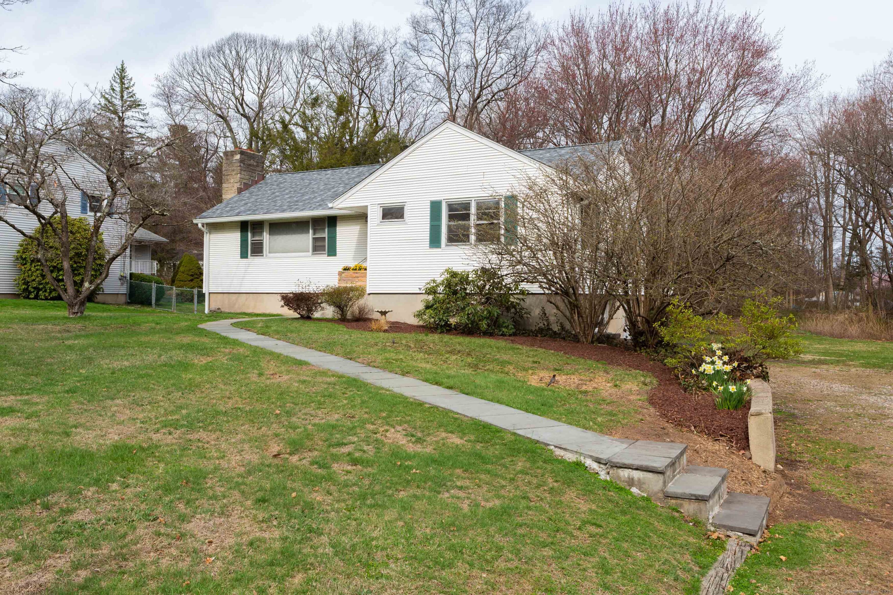 8 Lloyd Road
