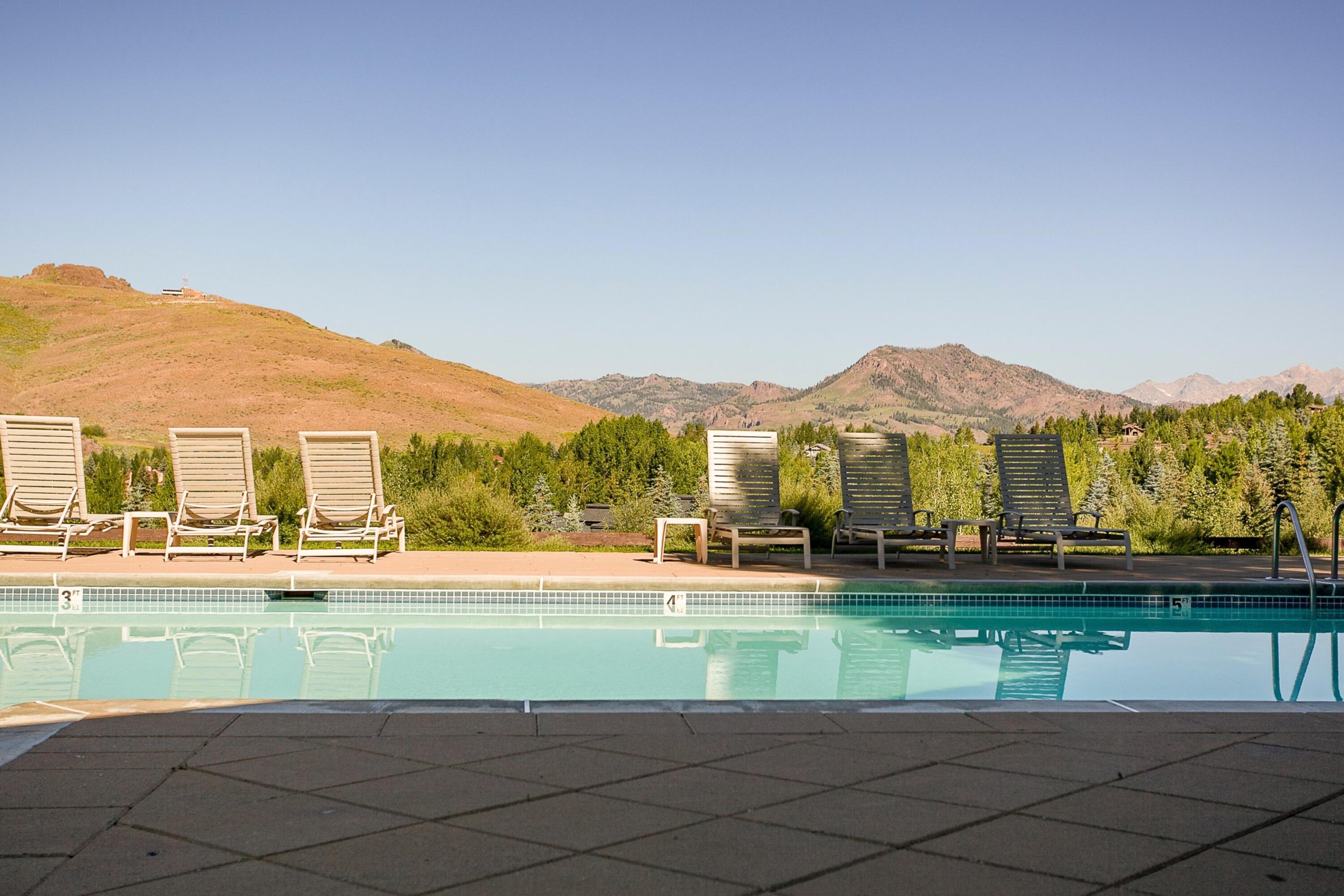 4110 BLUFF CONDO Dr