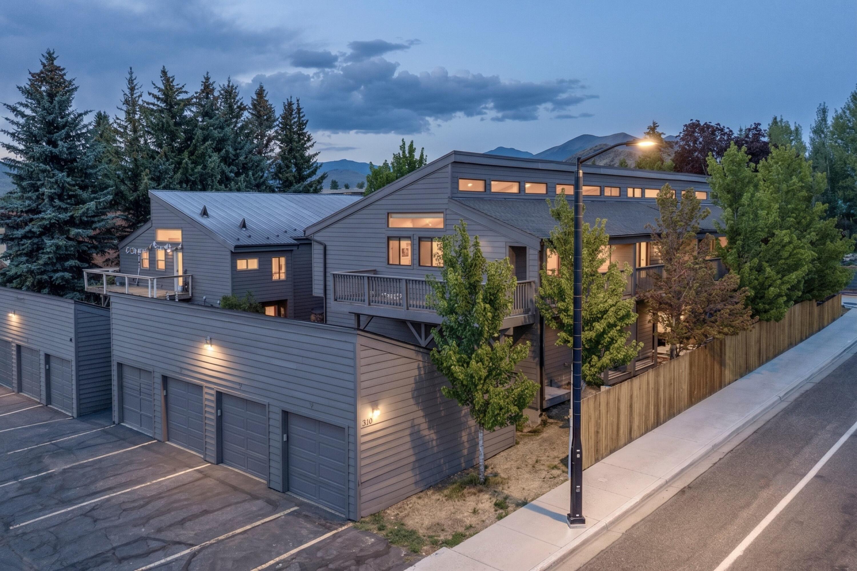 311 N 2ND Ave 4