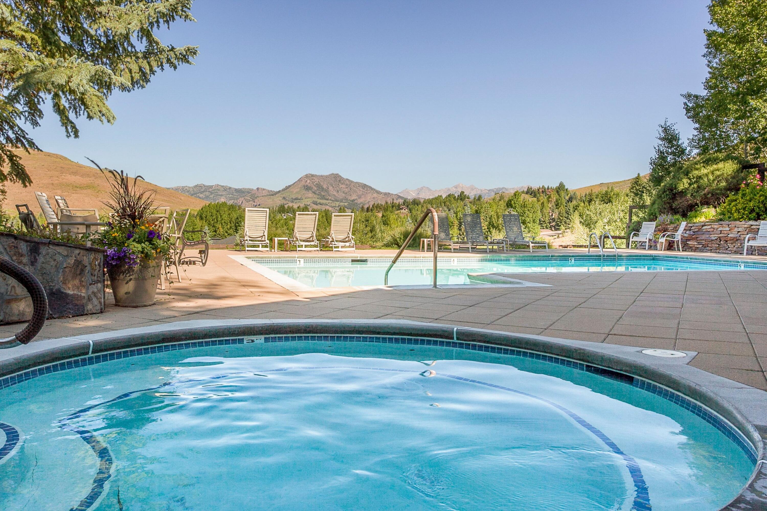 4007/4008 Bluff Condo Dr