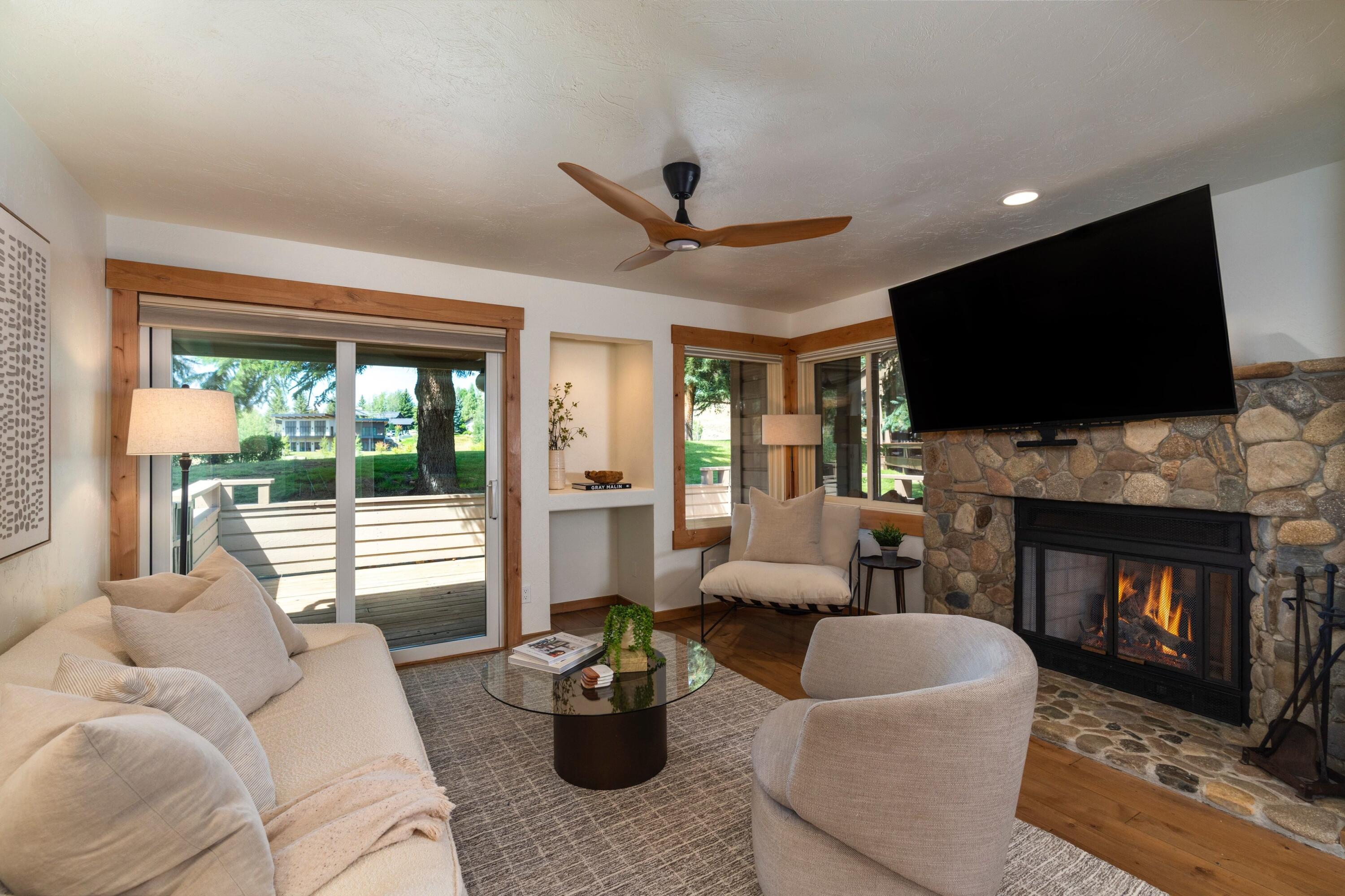 4007/4008 Bluff Condo Dr