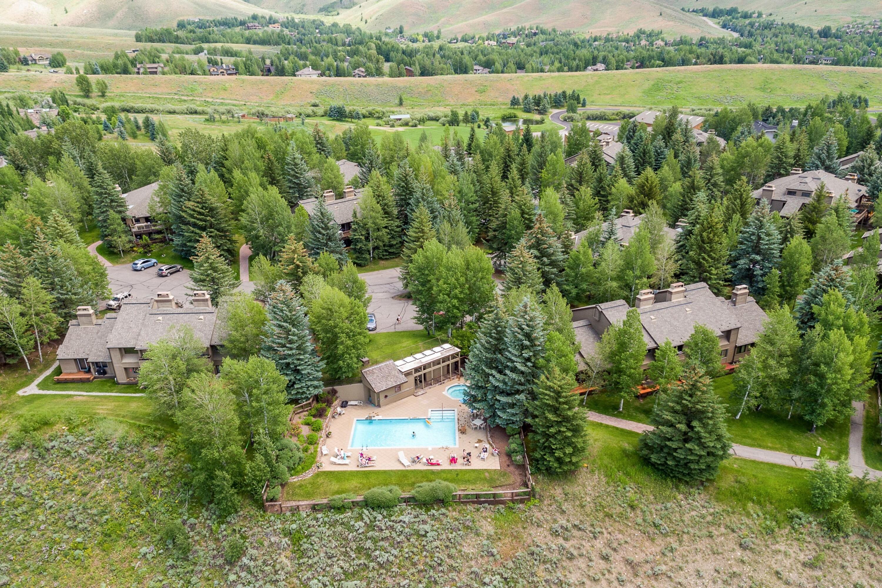 4007/4008 Bluff Condo Dr