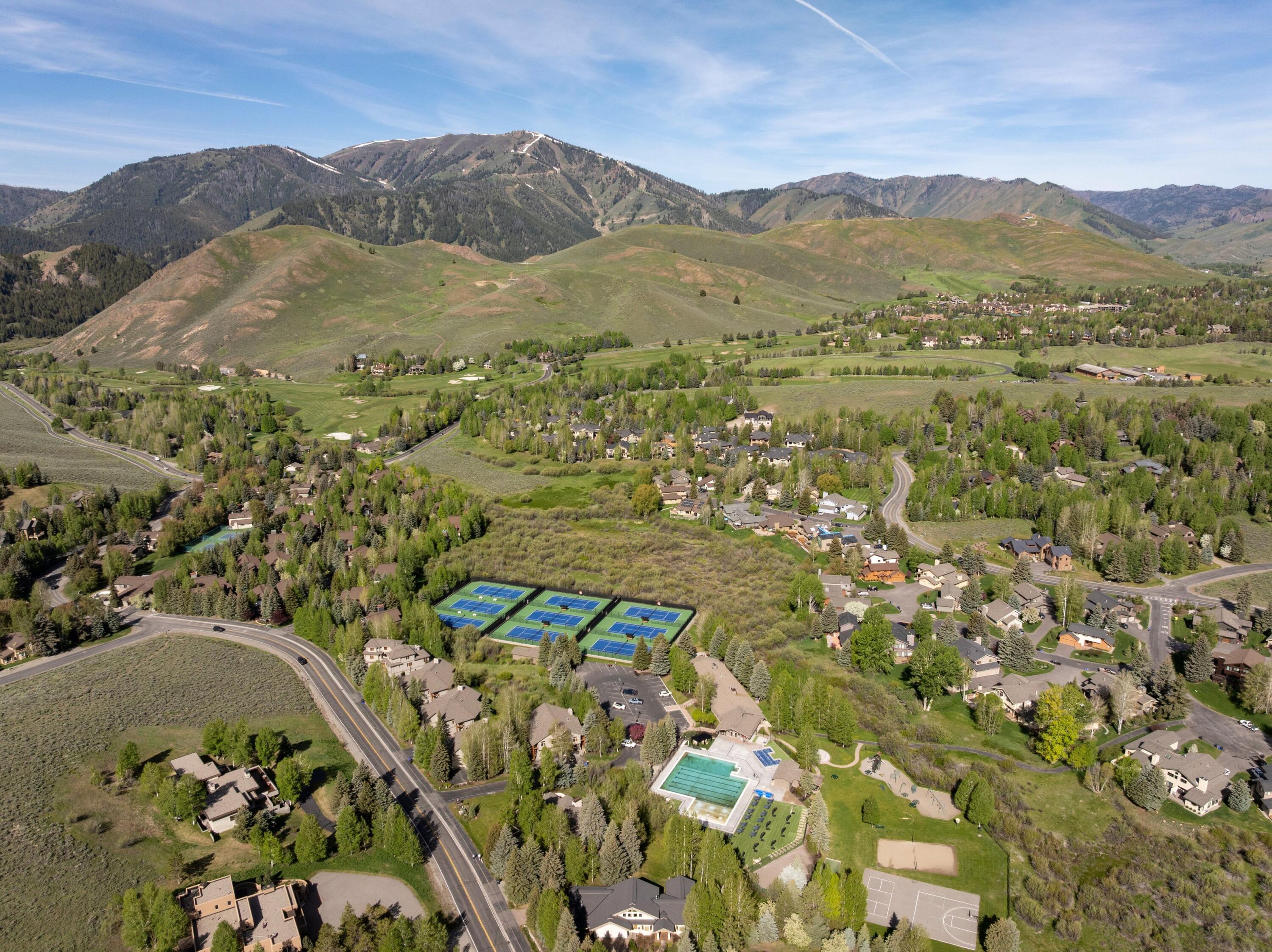 4007/4008 Bluff Condo Dr