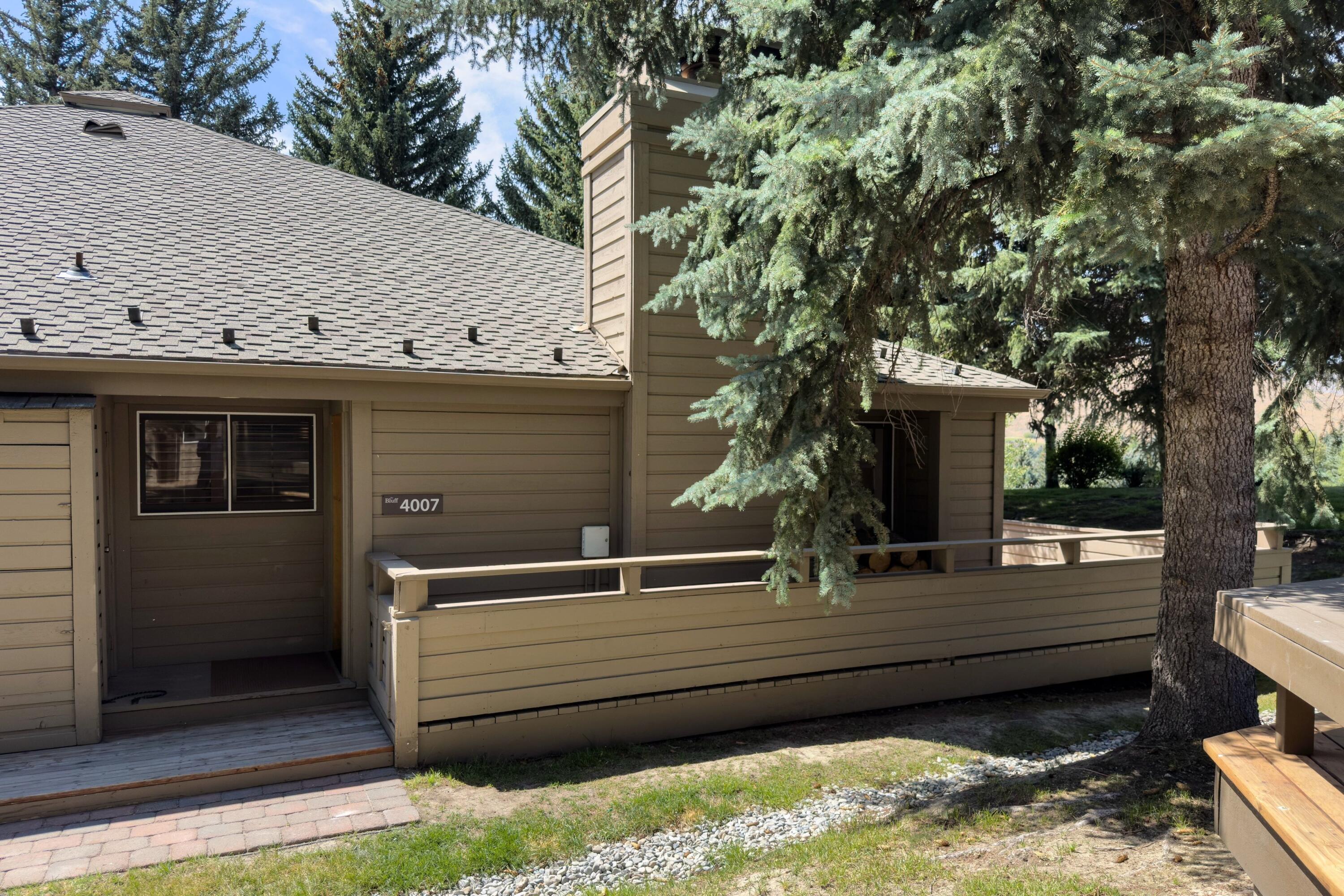 4007/4008 Bluff Condo Dr