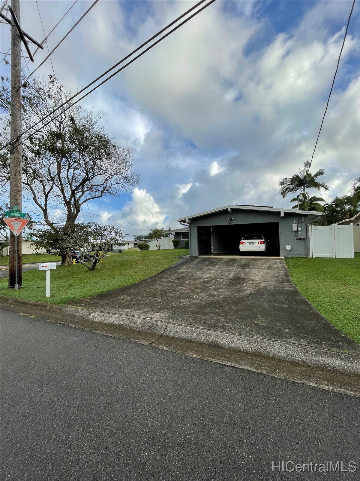 593 Uluhala Street